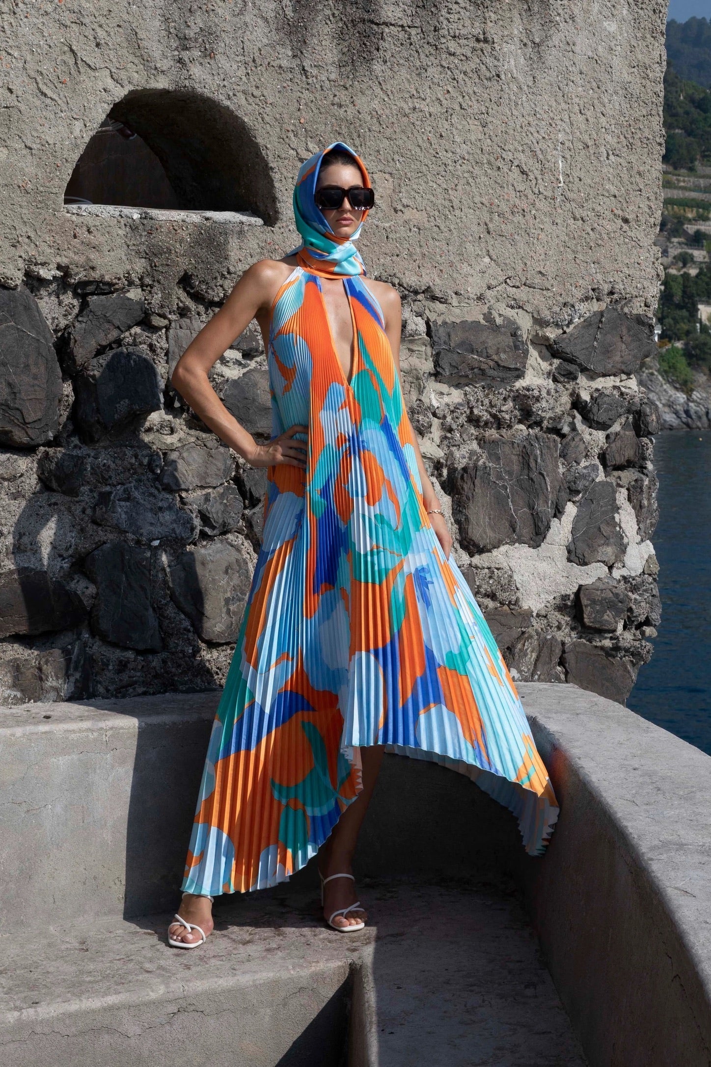 Shalia - Vestido Maxi Plisado con Halter Seductor