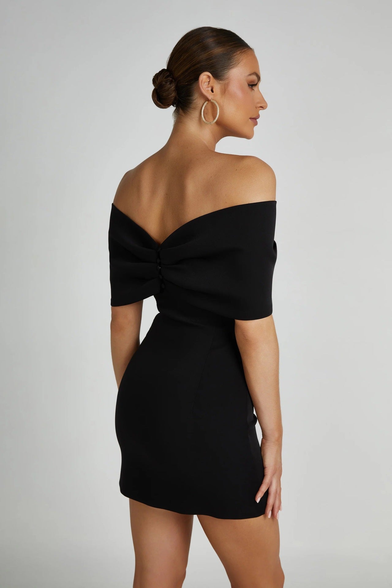 Vestido Amore Fiocco – Elegancia Off-Shoulder