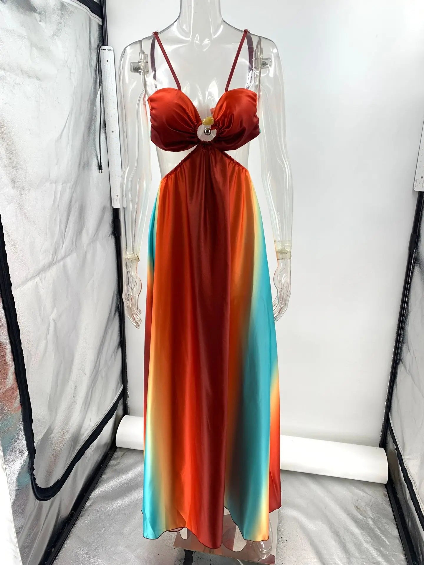 Kira | Vestido Maxi de Satén con Lazo Frontal