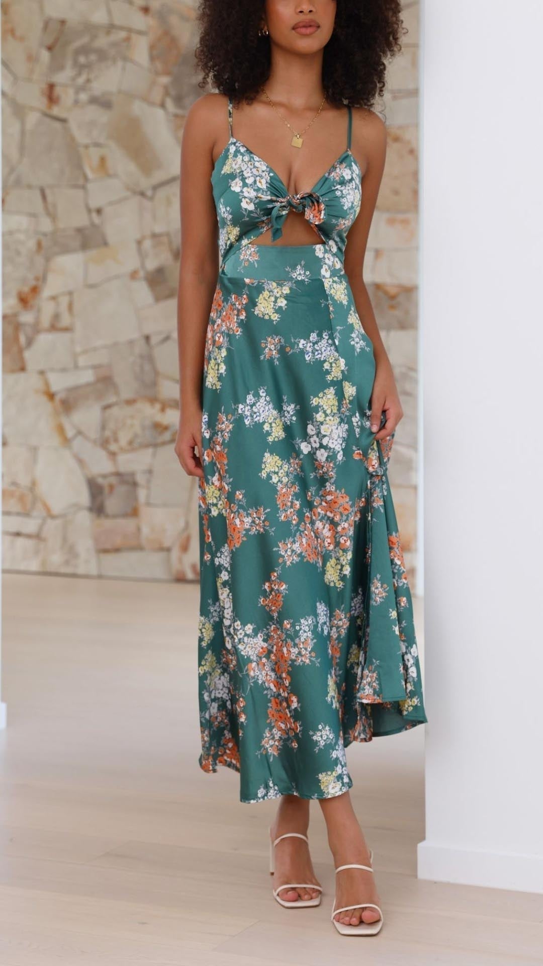 VESTIDO DE SATÉN CON FLORES