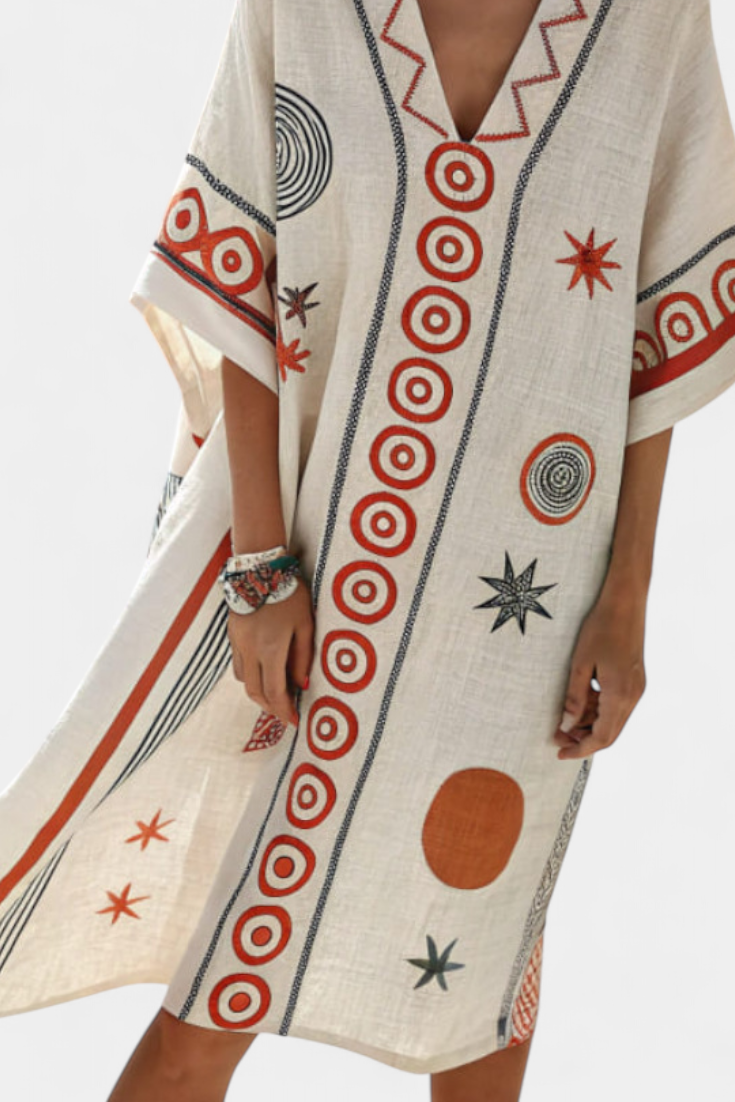 Kailani Kaftán Largo con Estampado Solar y Bordado Tribal