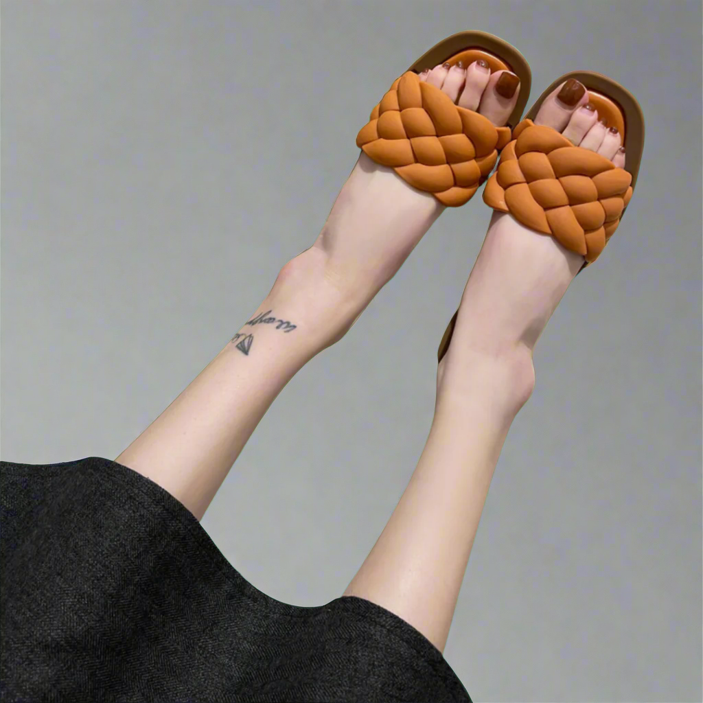 Ilonka | Sandalias elegantes con acabado vegano suave