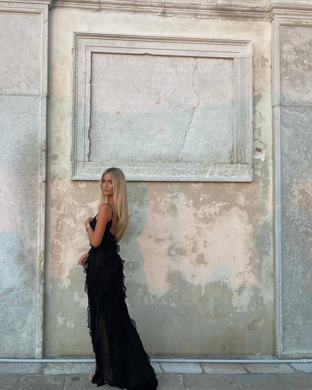 Zara - Vestido con volantes