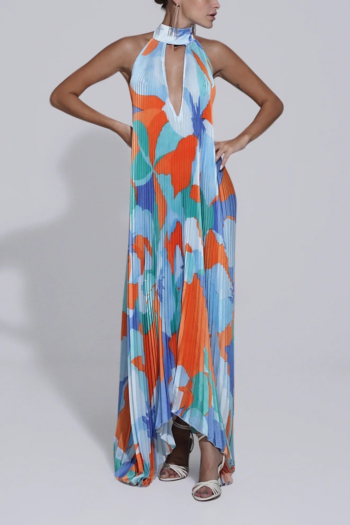 Shalia - Vestido Maxi Plisado con Halter Seductor