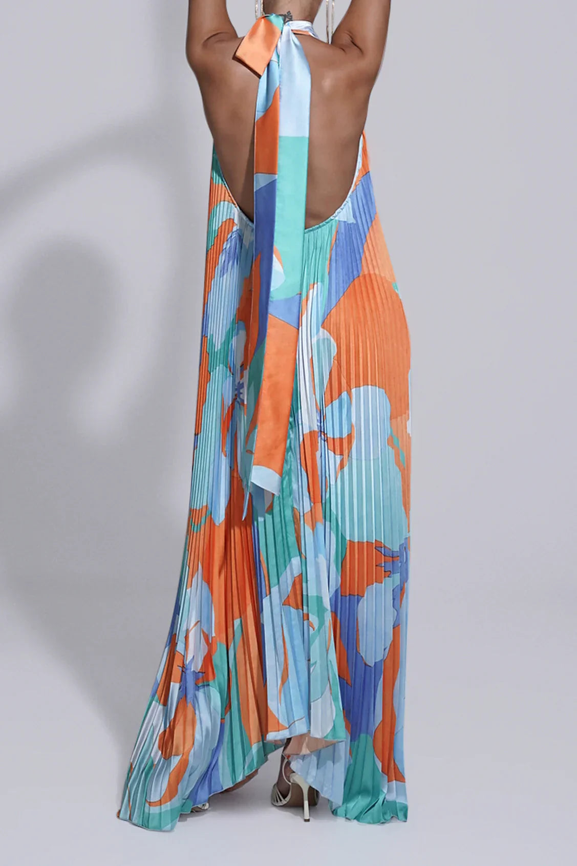 Shalia - Vestido Maxi Plisado con Halter Seductor