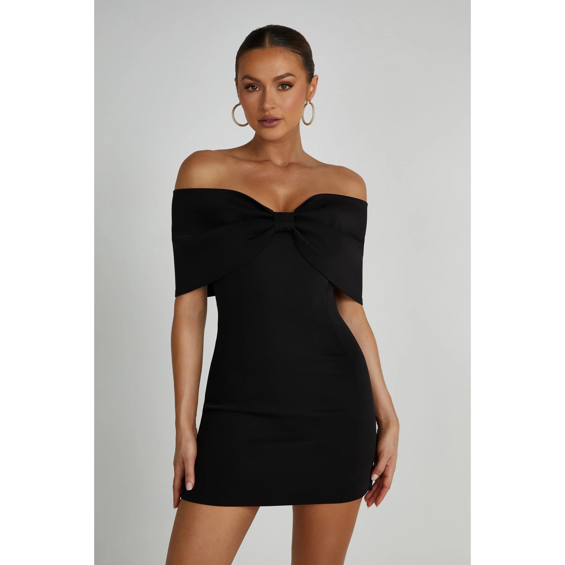 Vestido Amore Fiocco – Elegancia Off-Shoulder