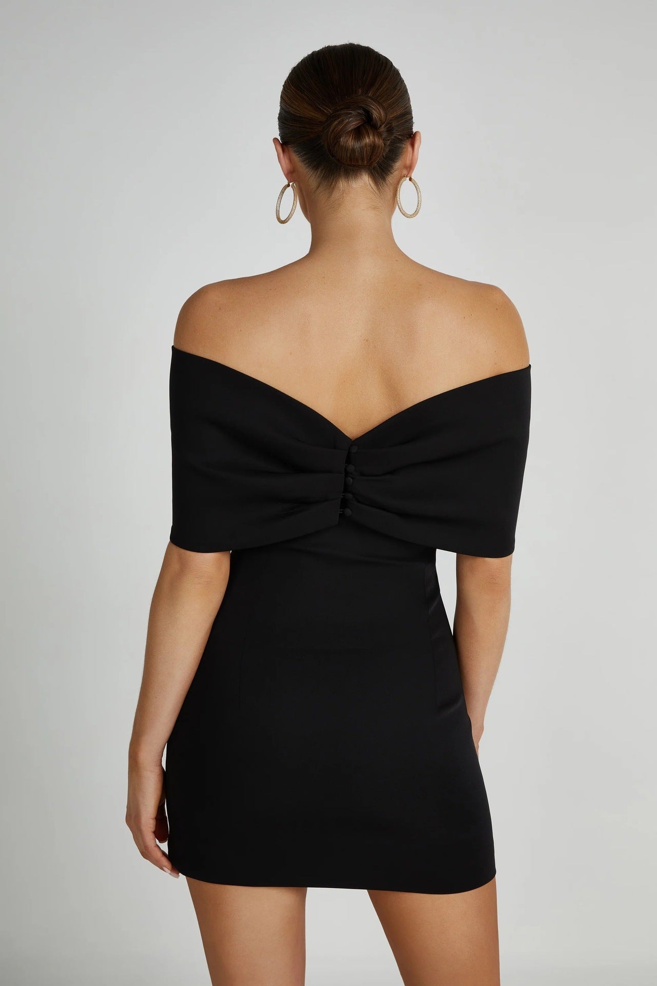 Vestido Amore Fiocco – Elegancia Off-Shoulder