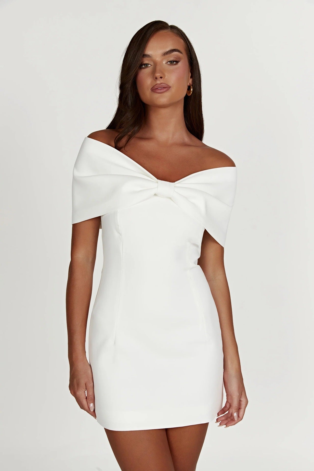 Vestido Amore Fiocco – Elegancia Off-Shoulder