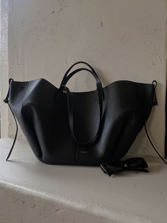 Valmere | Vintage Tote Bag