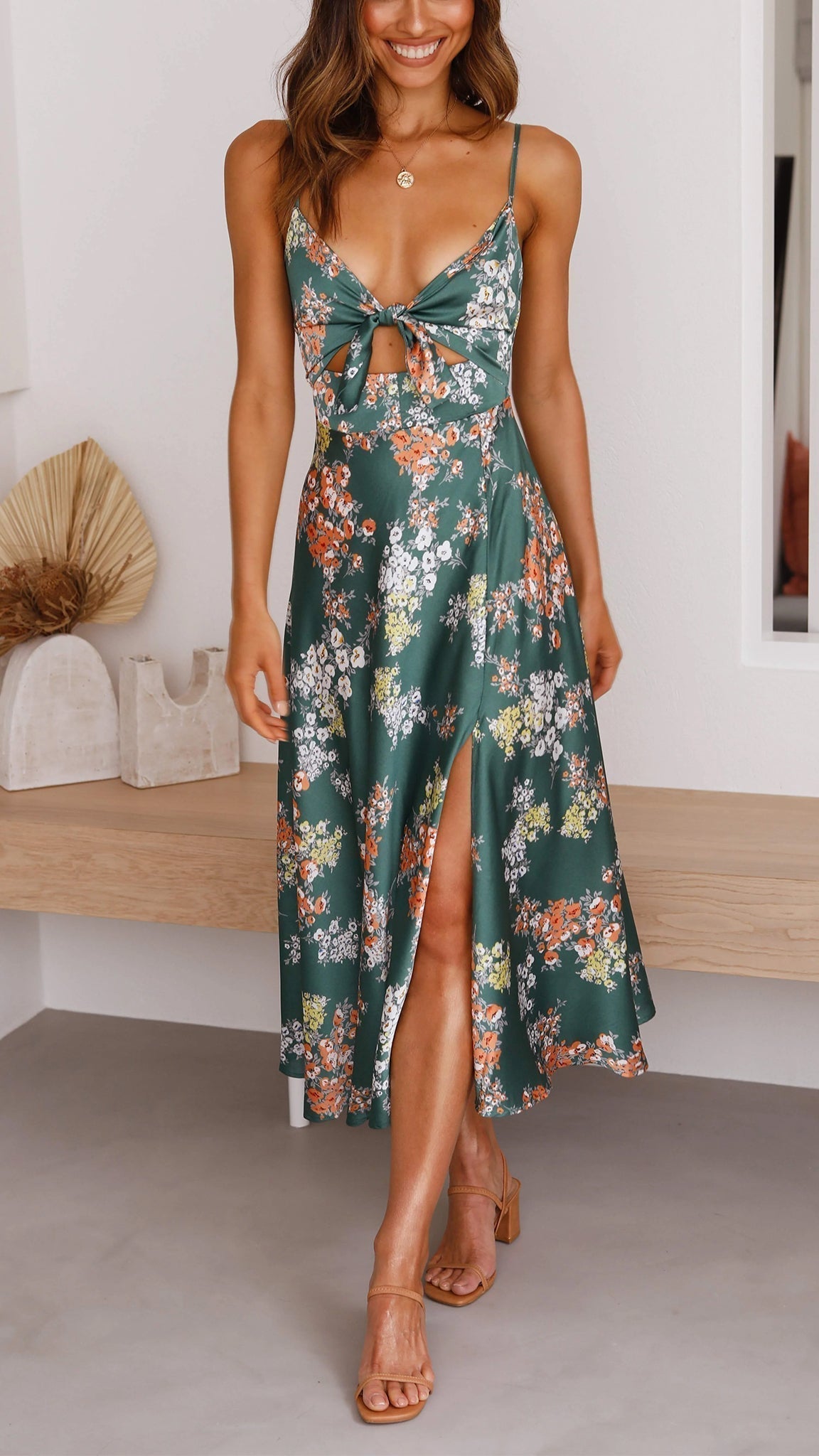 VESTIDO DE SATÉN CON FLORES