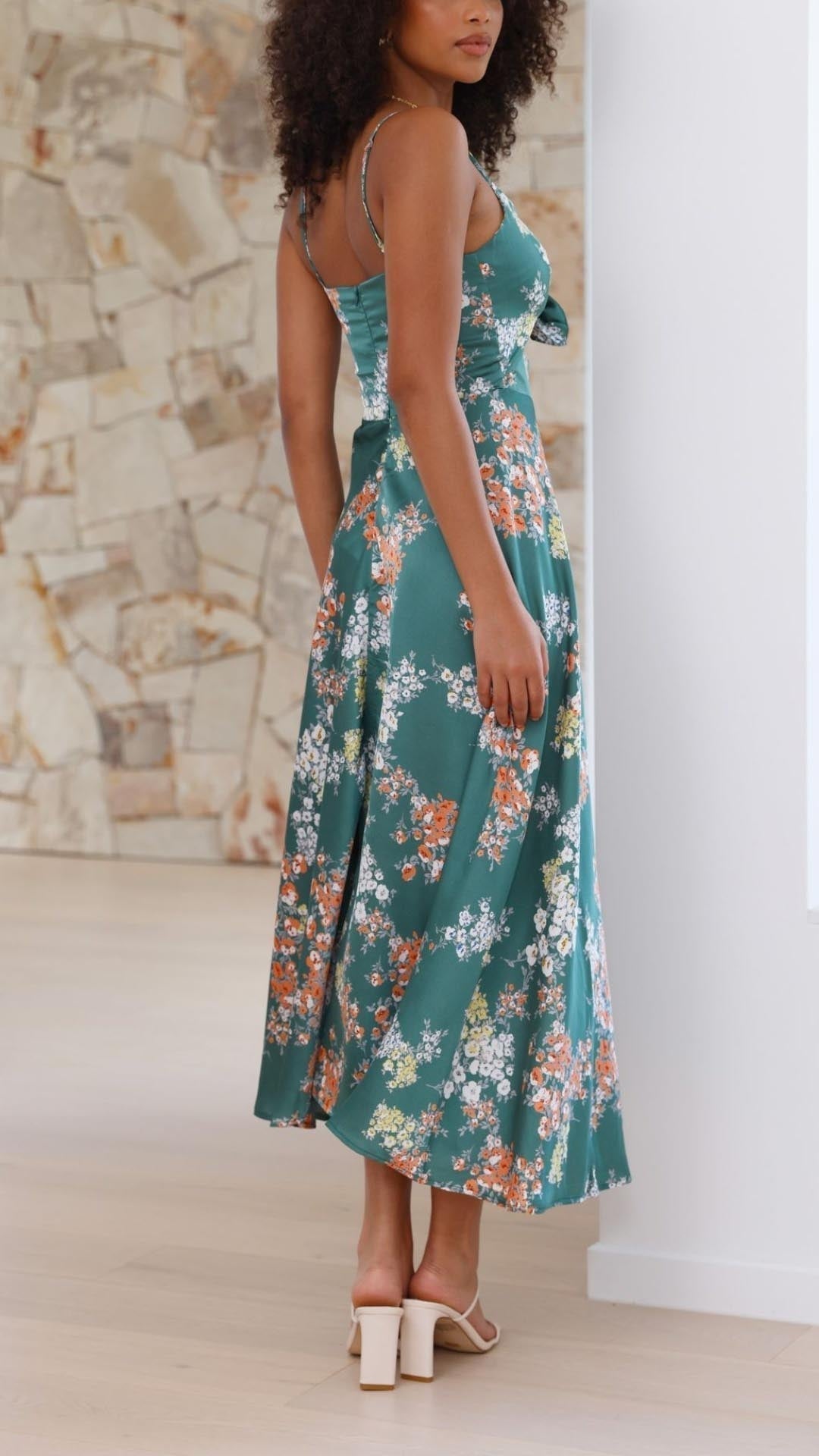 VESTIDO DE SATÉN CON FLORES
