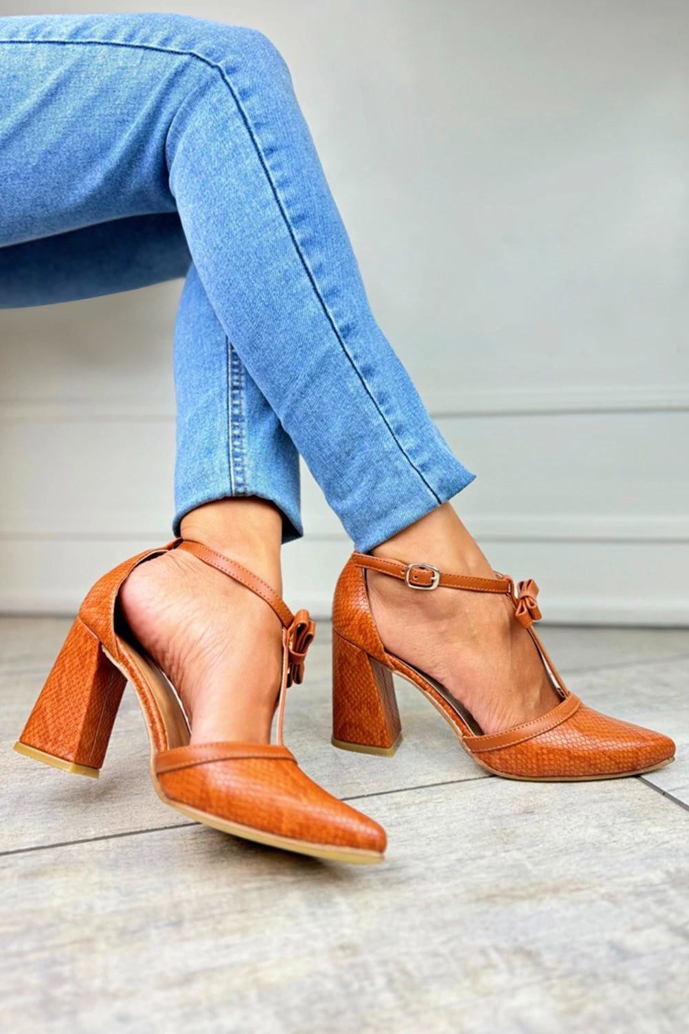 Zimiera - Sandalias elegantes con punta cuadrada y tiras cruzadas