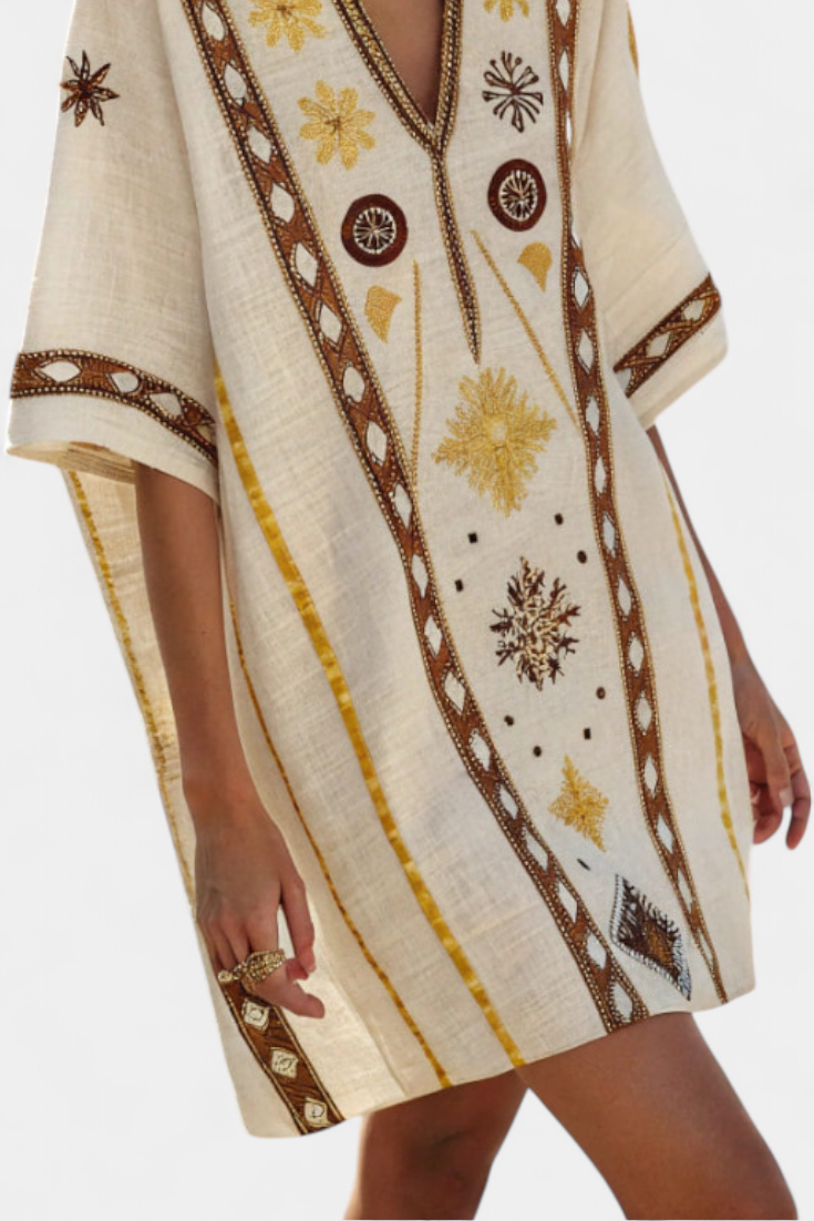 Kailani Kaftán Largo con Bordados Étnicos en Amarillo y Marrón