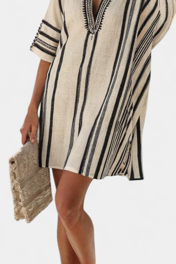 Kailani Vestido Corto de Rayas Negras con Estilo Mediterráneo