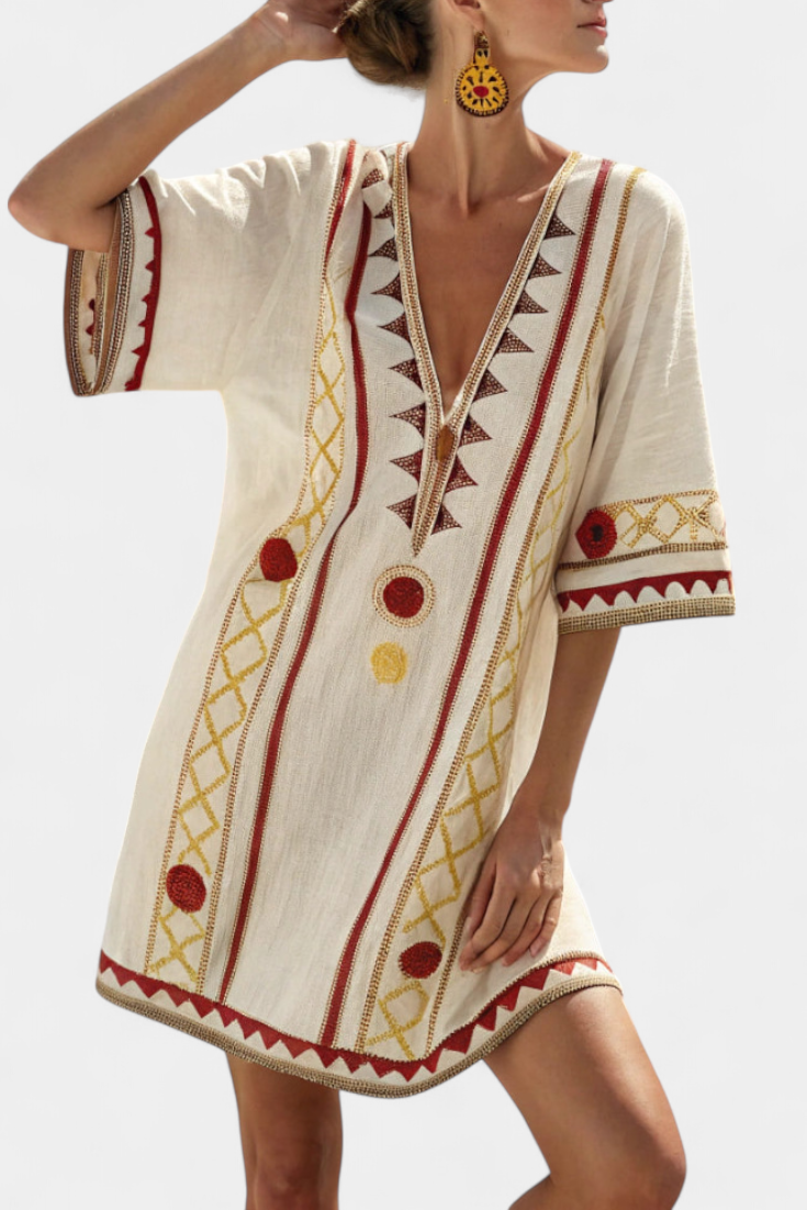 Kailani Vestido Corto Étnico con Bordados en Amarillo y Burdeos