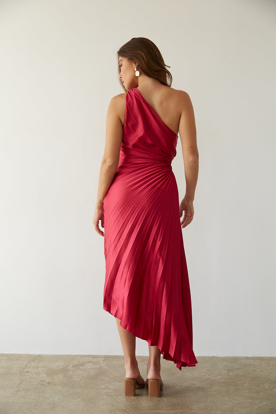 Sylviana - Vestido Midi Plisado de Un Hombro